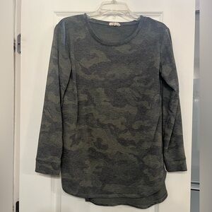 Camo Long Sleeve High-Low Hem Top.